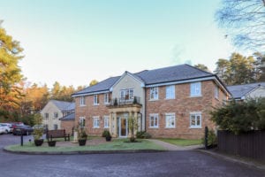 Holly Lodge nursing home, Frimley Green, Camberley, Surrey. Dementia Care specialists offering respite, nursing and residential care for the elderly.