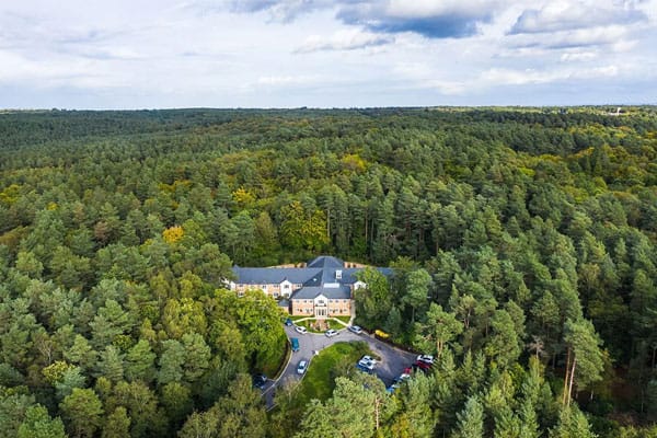 Luxury-suburbs-care-home-Holly-Lodge-in-Surrey